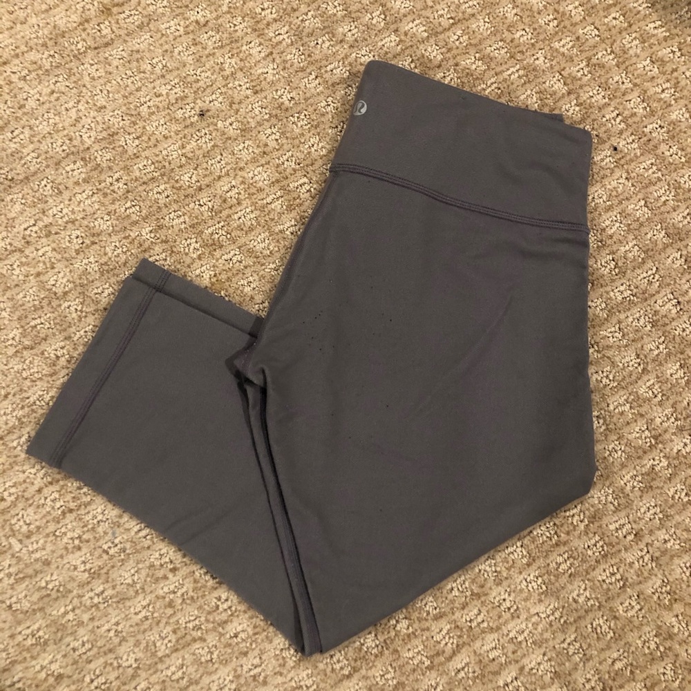 Lululemon Lavender Capris Leggings
